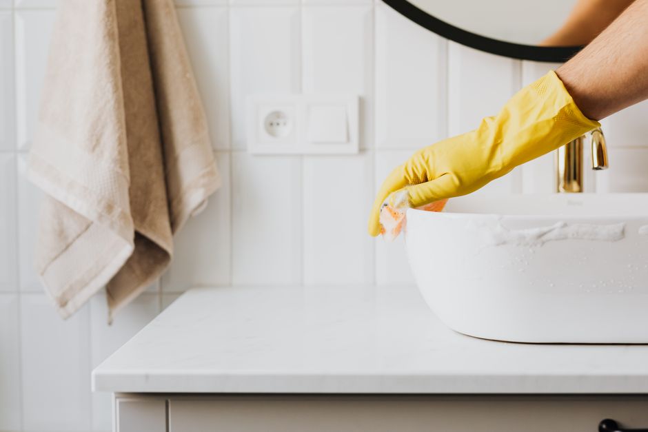 Cleaning bathroom sink during move-out service
